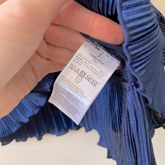 𝅺banana REPUBLIC Pleated Blouse With Shoulder Bow Detail | Blue | Small NWT - Picture 12 of 12